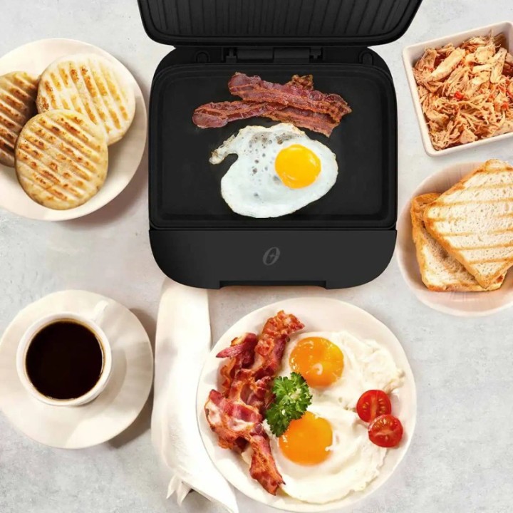 OSTER COMBO ESENCIAL (ARROCERA 7T + COFFEE MAKER 5T + SANDWICHERA). OS-CSA-26